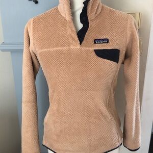 Patagonia Beige/peach Fleece with Accent charcoal